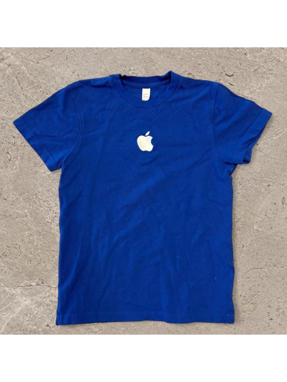 Super fire rare vintage women’s Apple baby tee.